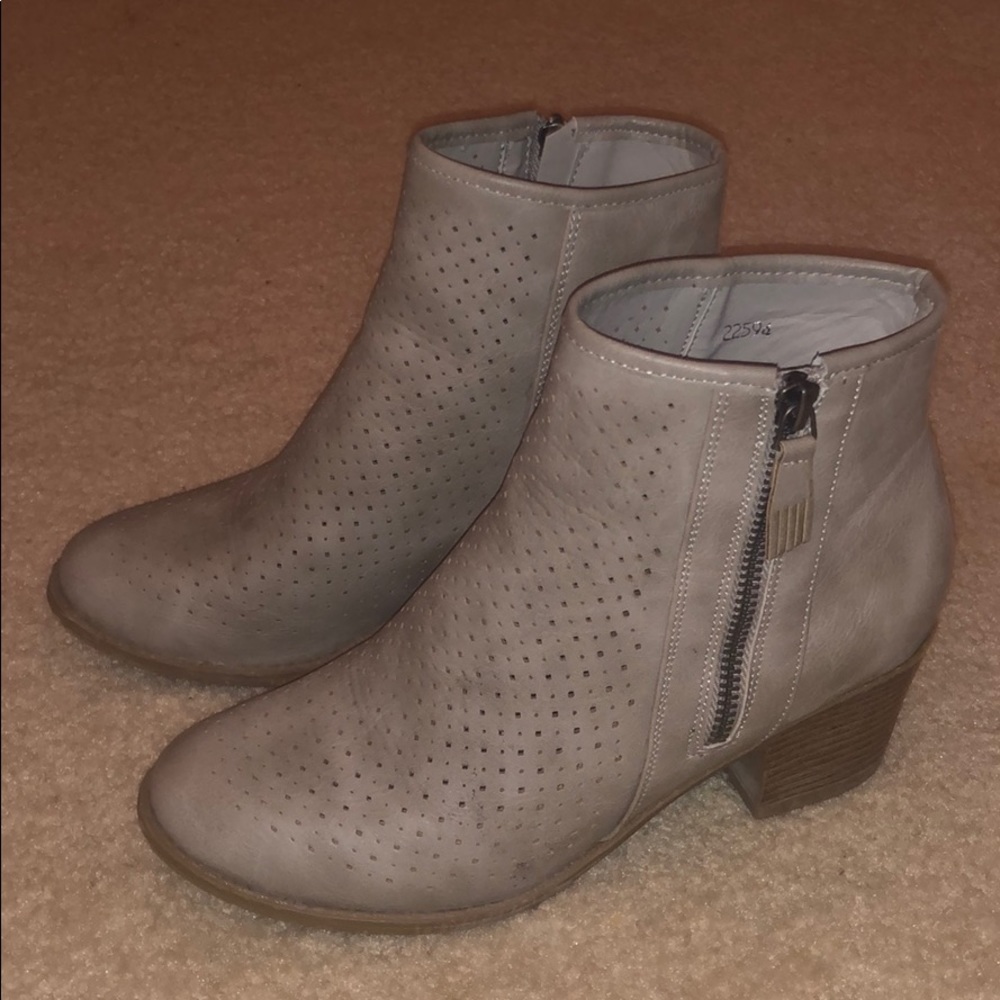 Journee Collection Meleny bootie